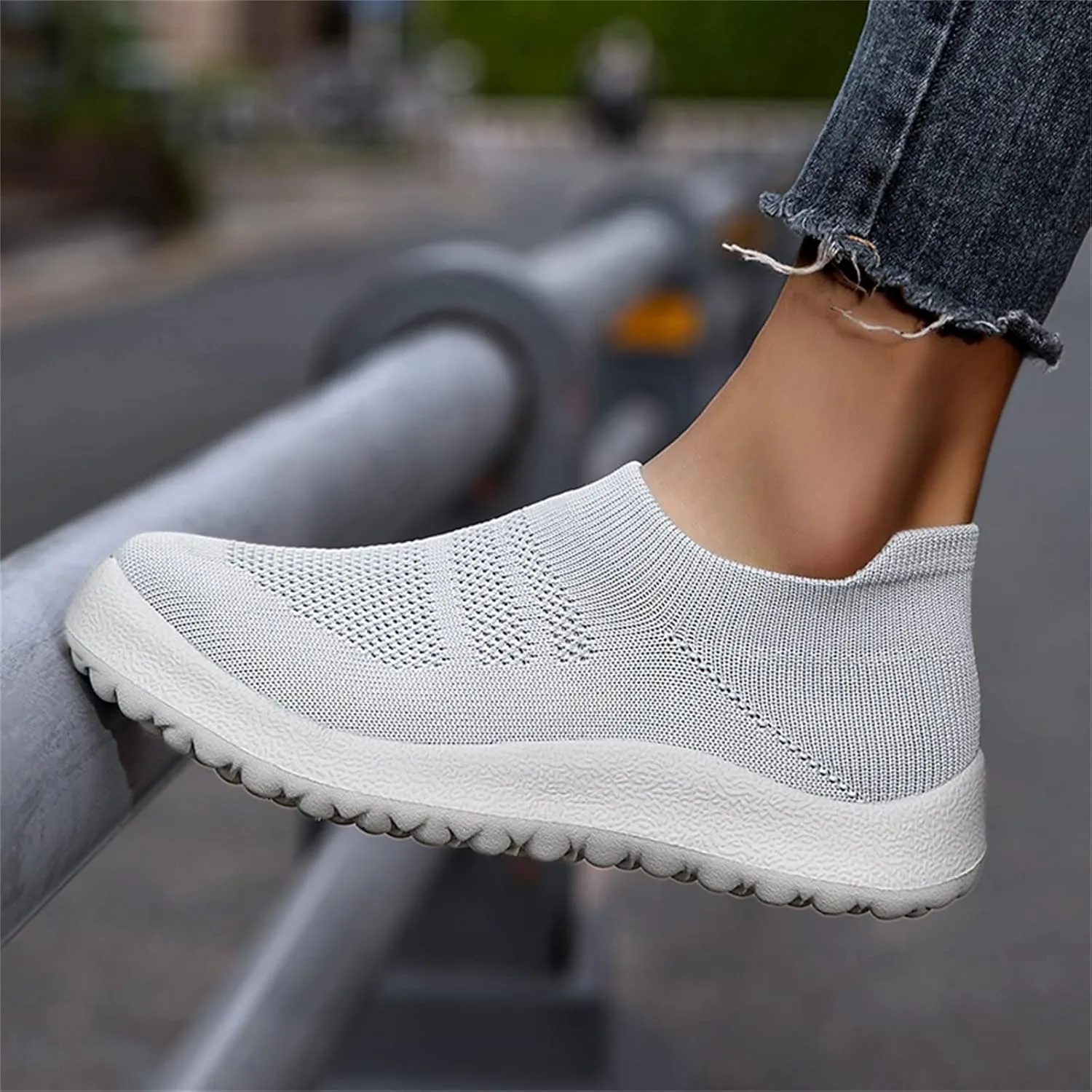 Fashion Spring and Summer Women Sports Shoes Flat Bottom Lightweight Slip On Fly Woven Mesh All Terrain Shoes