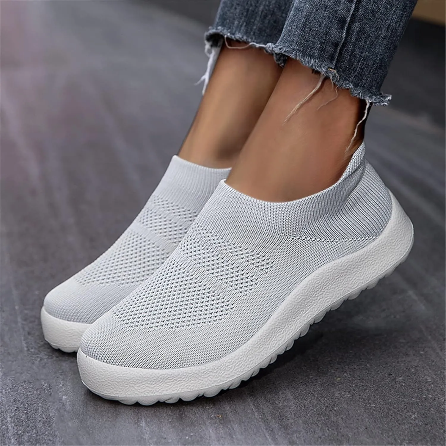 Fashion Spring and Summer Women Sports Shoes Flat Bottom Lightweight Slip On Fly Woven Mesh All Terrain Shoes