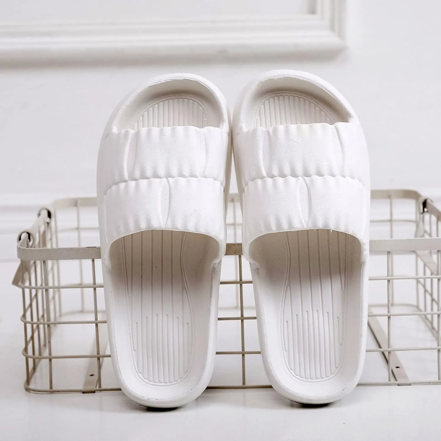 Mens Slippers Slides for Women Cloud Slippers for Men Shower Shoes Women Drainage Hole Indoor Indoor Outdoor