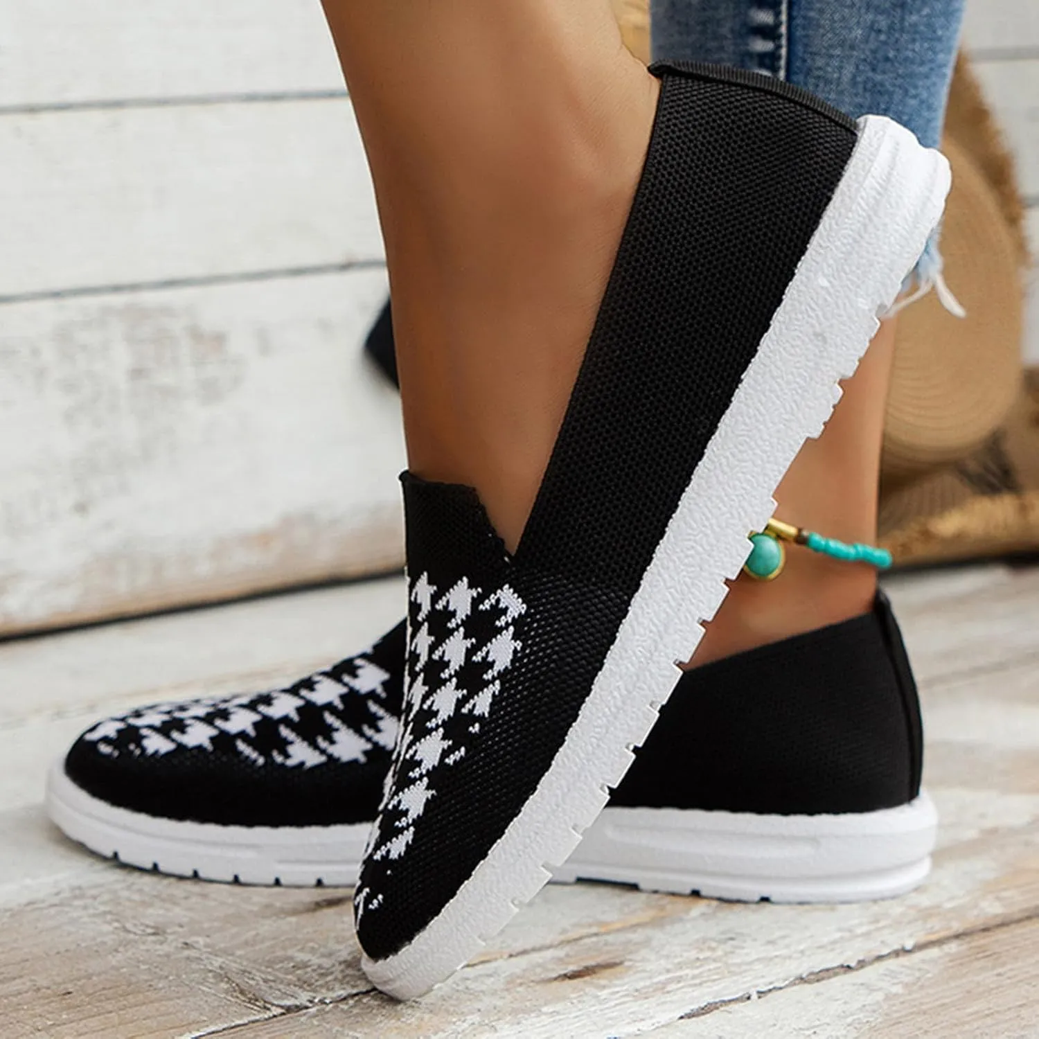 Women's Slip On Sports Shoes Casual Non Slip Breathable Running Sneakers Lightweight Flat Walking Athletic Shoes