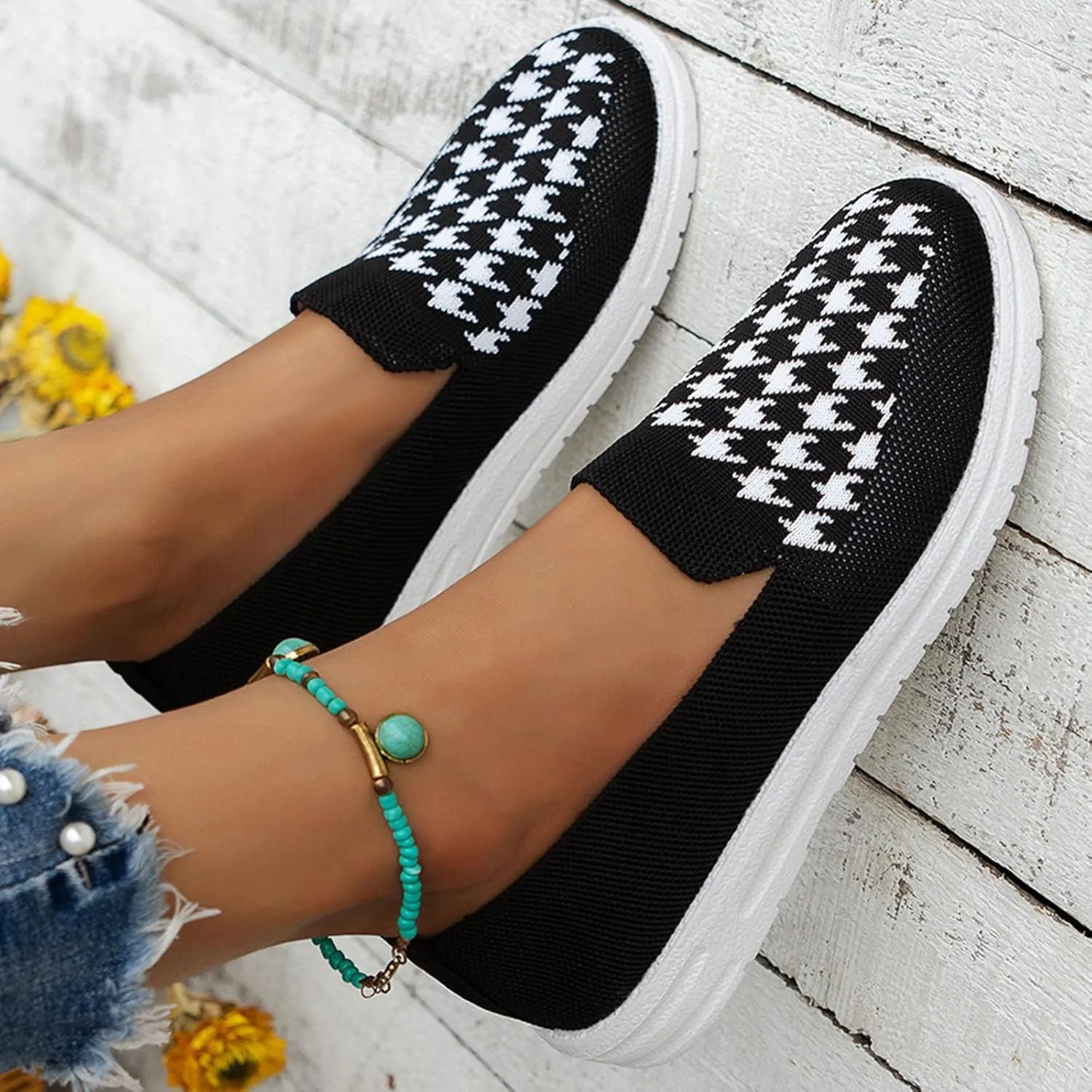 Women's Slip On Sports Shoes Casual Non Slip Breathable Running Sneakers Lightweight Flat Walking Athletic Shoes
